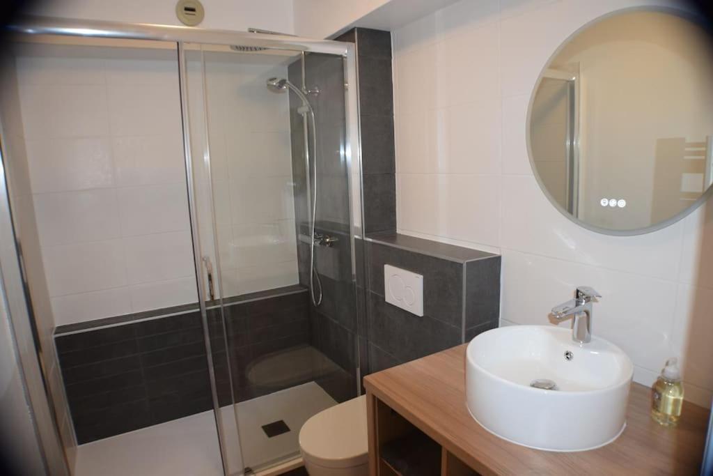 Apartment Appt Guirec Sur Trestraou Et Cote Granit Rose
